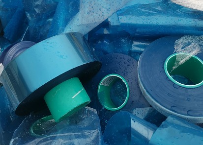 回收各种工业废料：杂色胶水膜