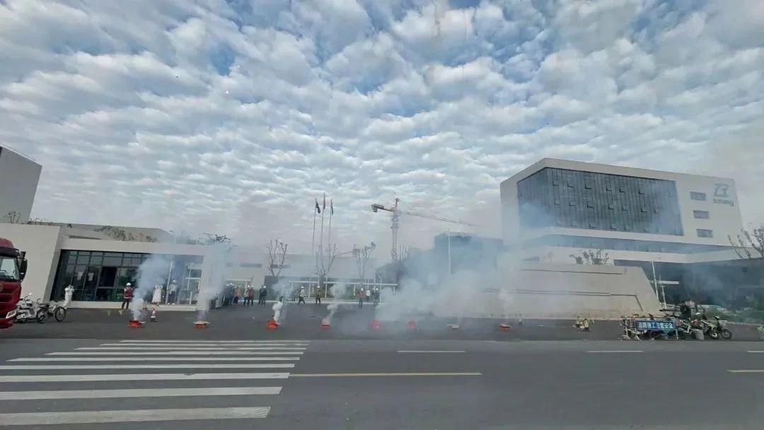 扬州博恒厂房二高端新能源基膜BOPP同步拉伸生产线设备进场！